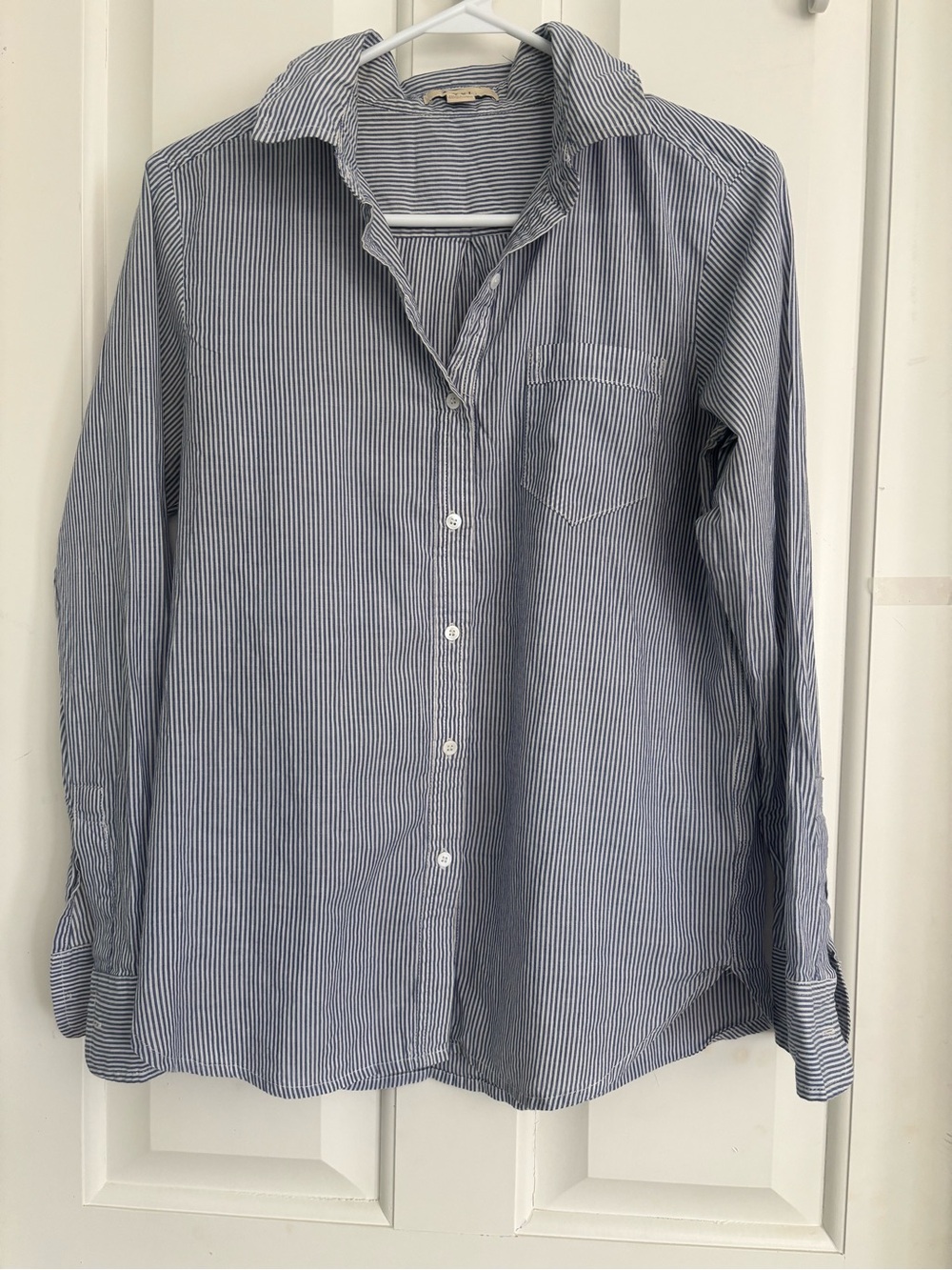 Forever 21 Men's Blue and White Pinstripe Button-Up Shirt Petite Small